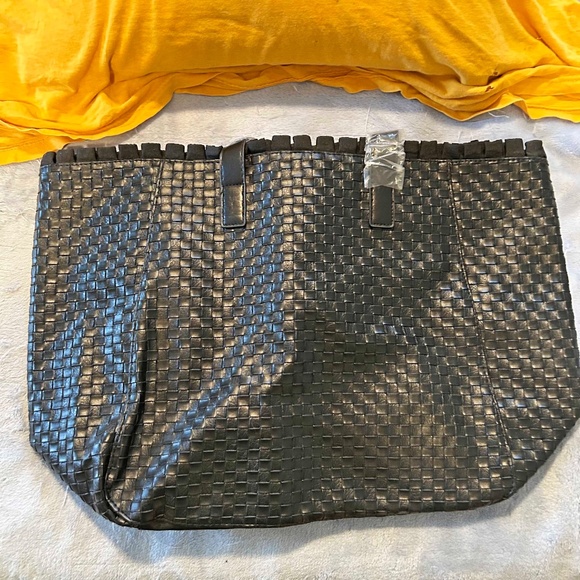 TOTE BAG, LARGE, BRAIDED DESIGN, FABRIC RUFFLES ALONG TOP, WATERPROOF, NEW, BLAC - Picture 3 of 4